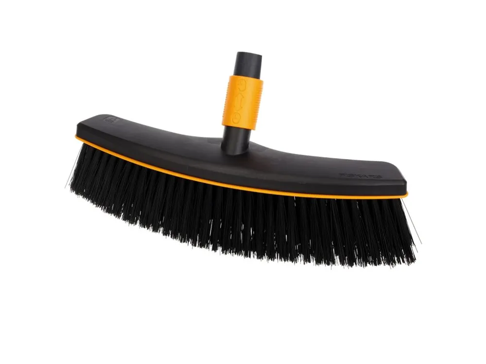 Ofertă exclusivă Mătură FISKARS QUIKFIT pentru terase de 40 cm 1001416