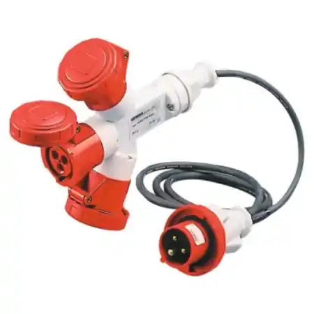 Adaptor industrial 3 OUTPUTS IP67 - 2M FLEXIBLE CABLE - PLUG 16A - 2 SOCKET-OUTLETS 3P+E 400V 50/60HZ - RED - 6H Gewiss Ofertă limitată
